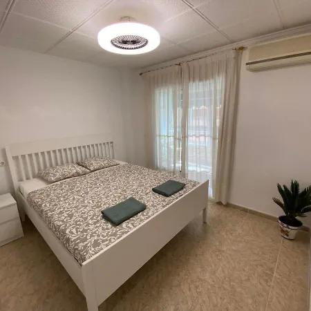 Ilona With Sea View, Swimming Pool And Garage Appartement *