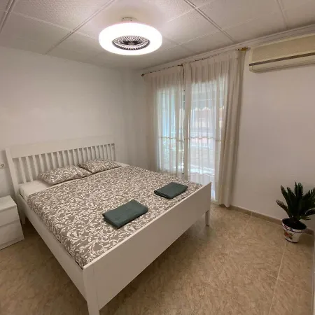Ilona With Sea View, Swimming Pool And Garage Apartamento *