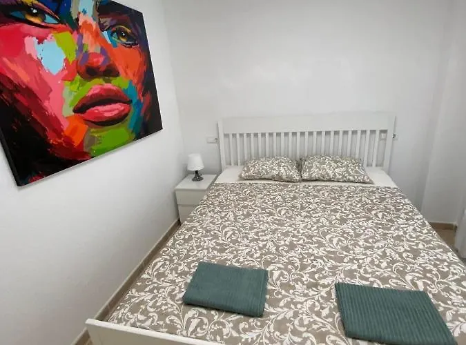 Ilona With Sea View, Swimming Pool And Garage Apartamento *