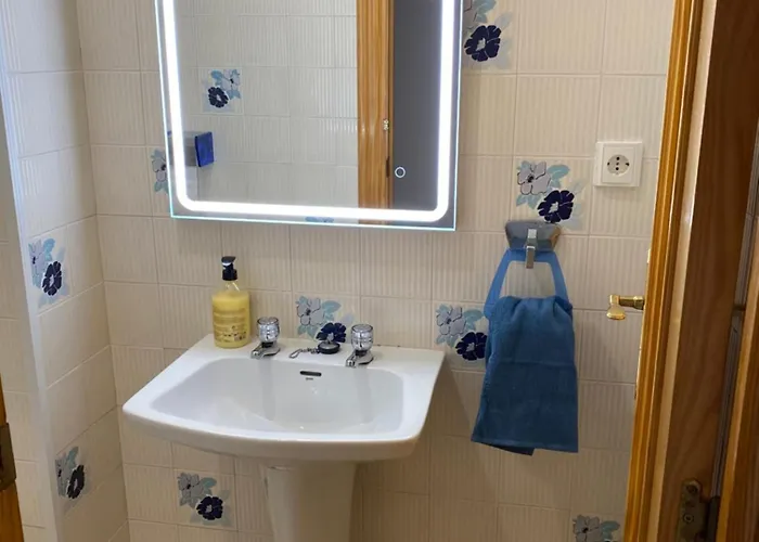 Ilona With Sea View, Swimming Pool And Garage Apartamento